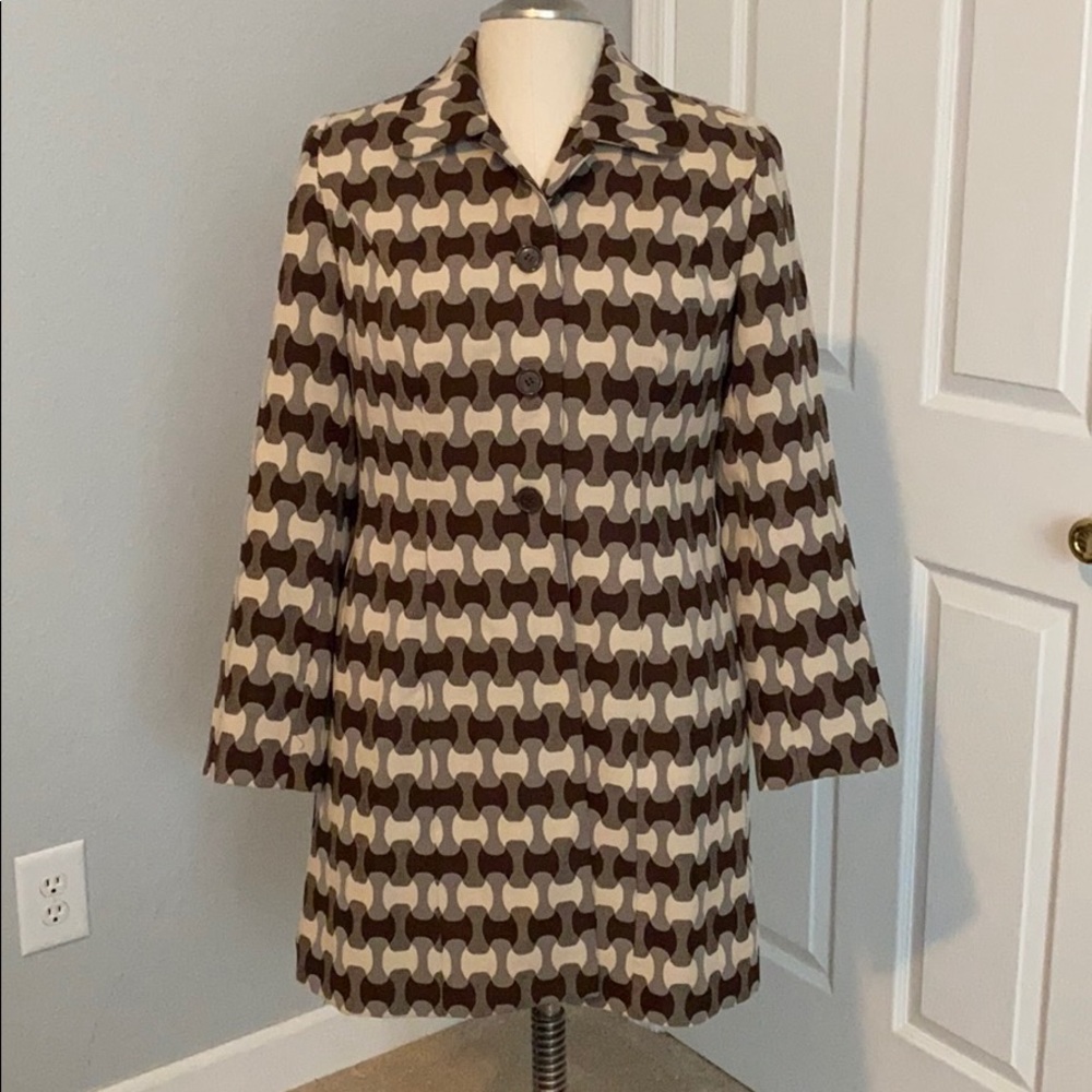 Ladies coat, size 6.